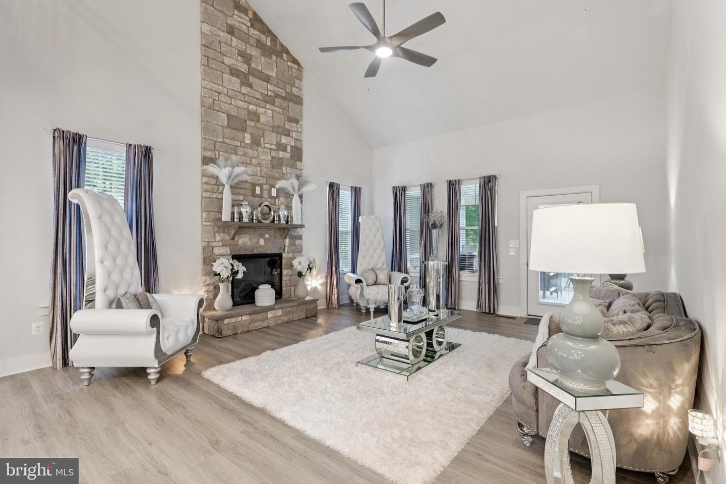2822 Town View Circle photo 5