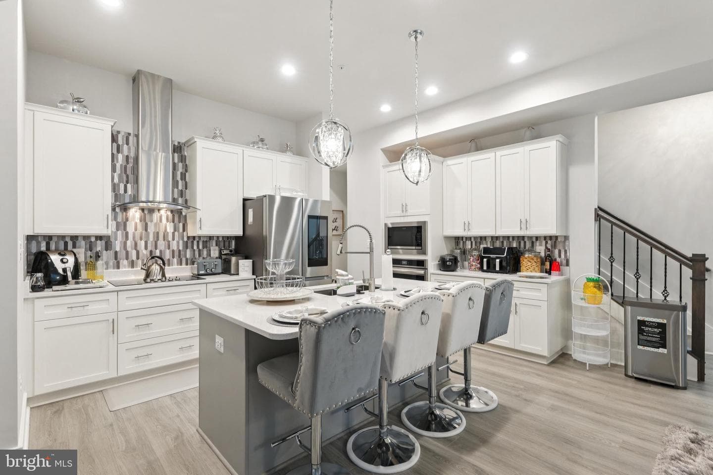 2822 Town View Circle photo 6