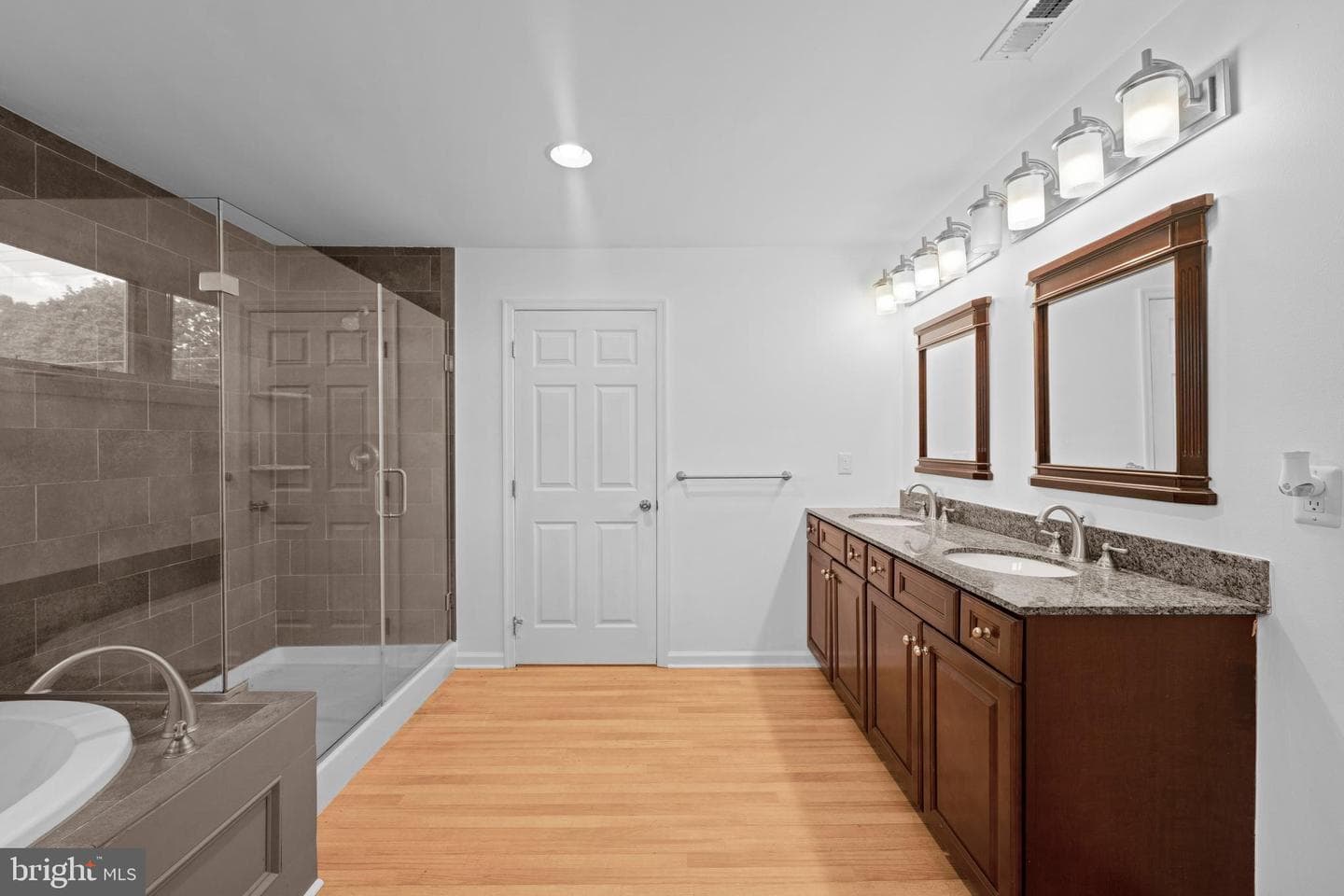 105 Hahn Road photo 28