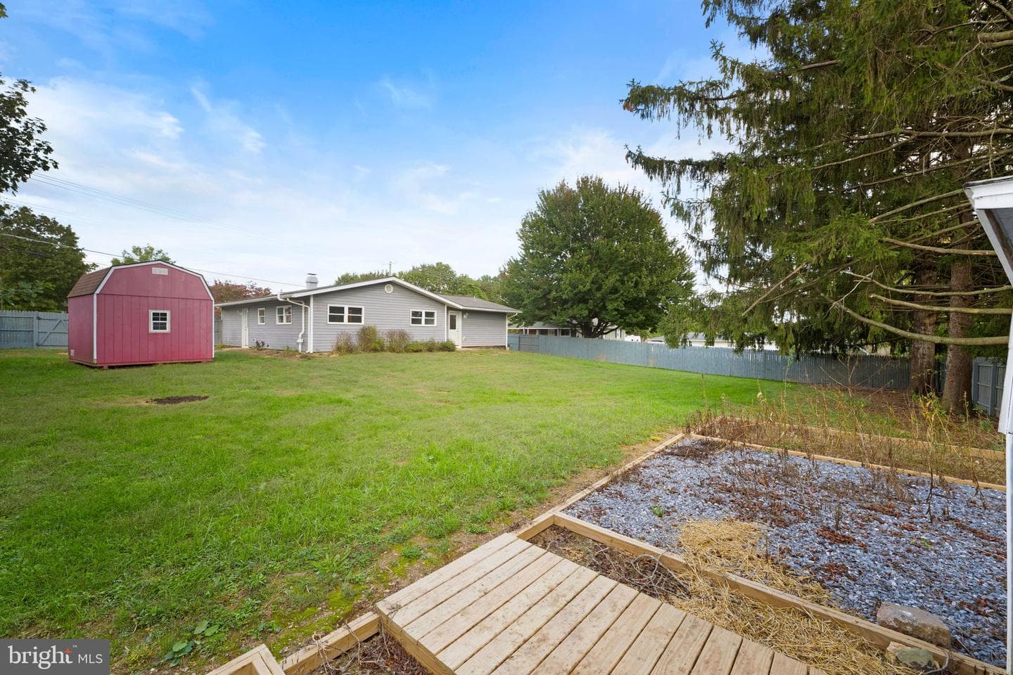 105 Hahn Road photo 37