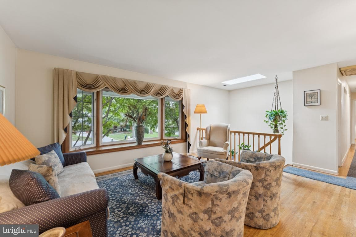 6820 Autumn View Drive photo 2