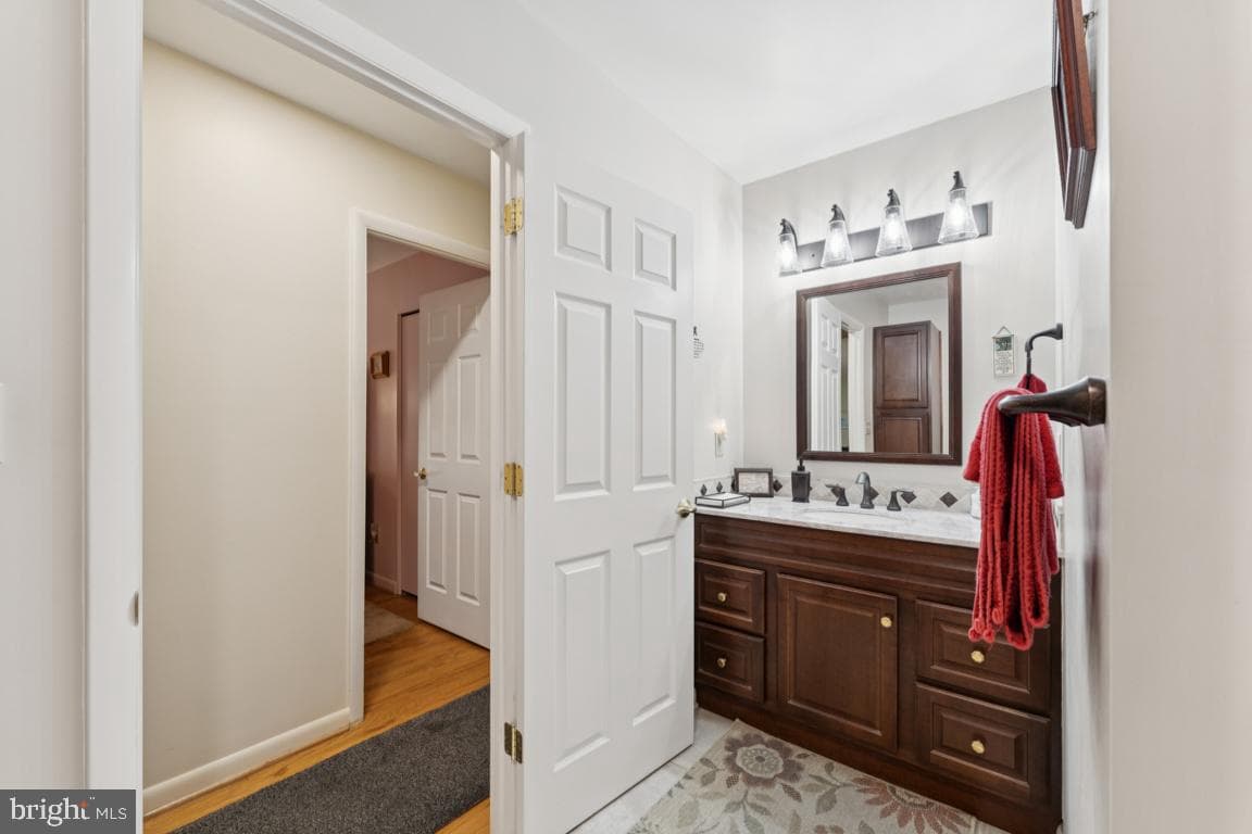 6820 Autumn View Drive photo 32