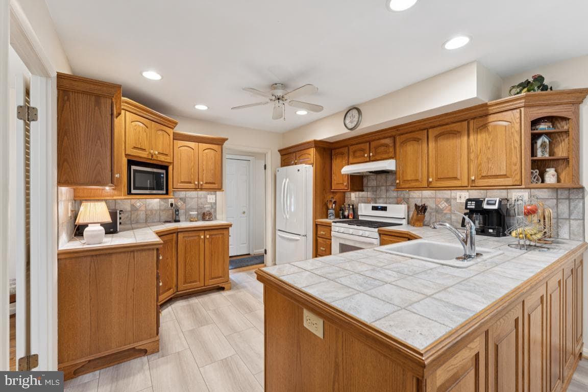 6820 Autumn View Drive photo 4