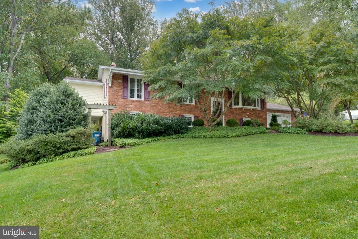 6820 Autumn View Drive photo 9