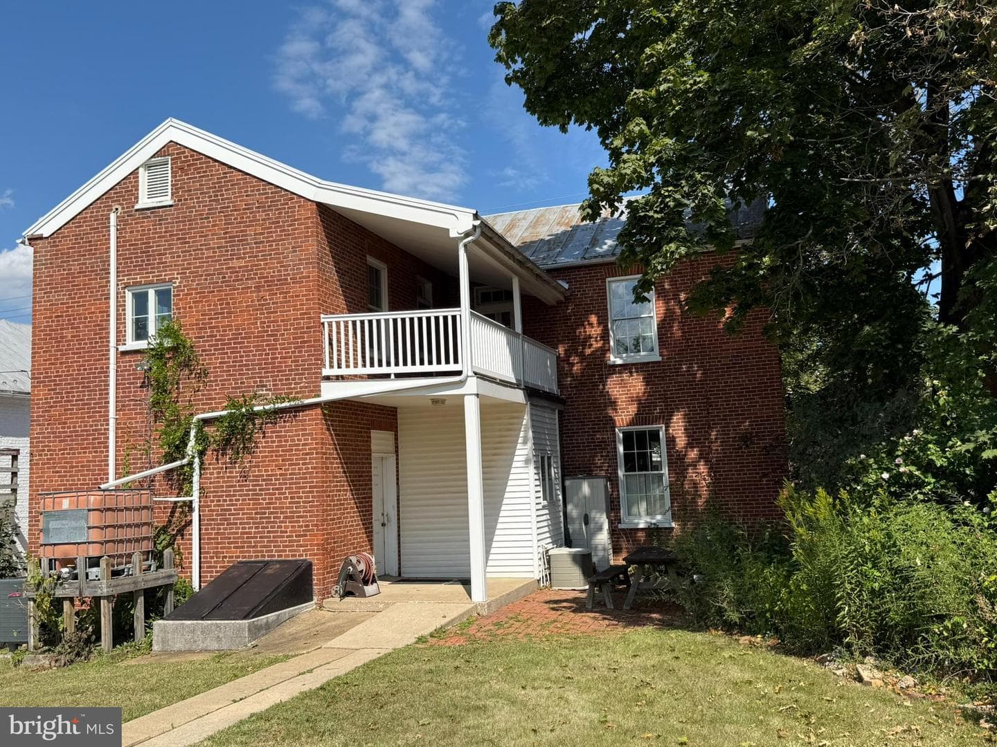 162 E Main Street photo 4