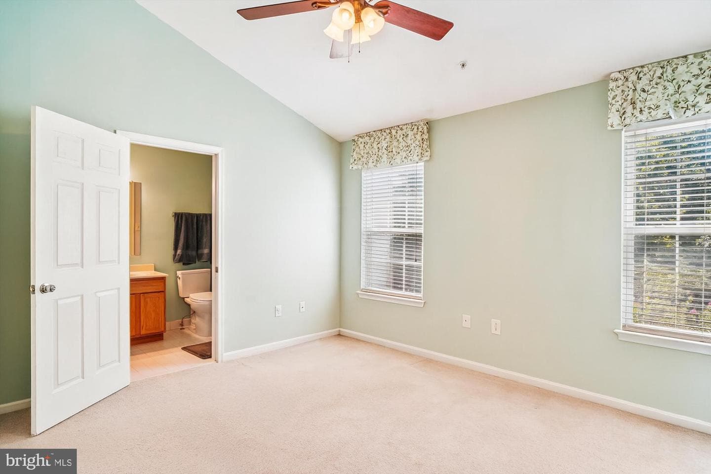 1718 Trestle Street photo 12