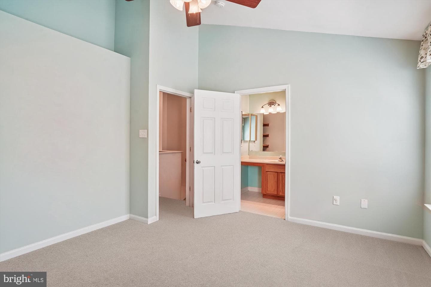 1718 Trestle Street photo 13