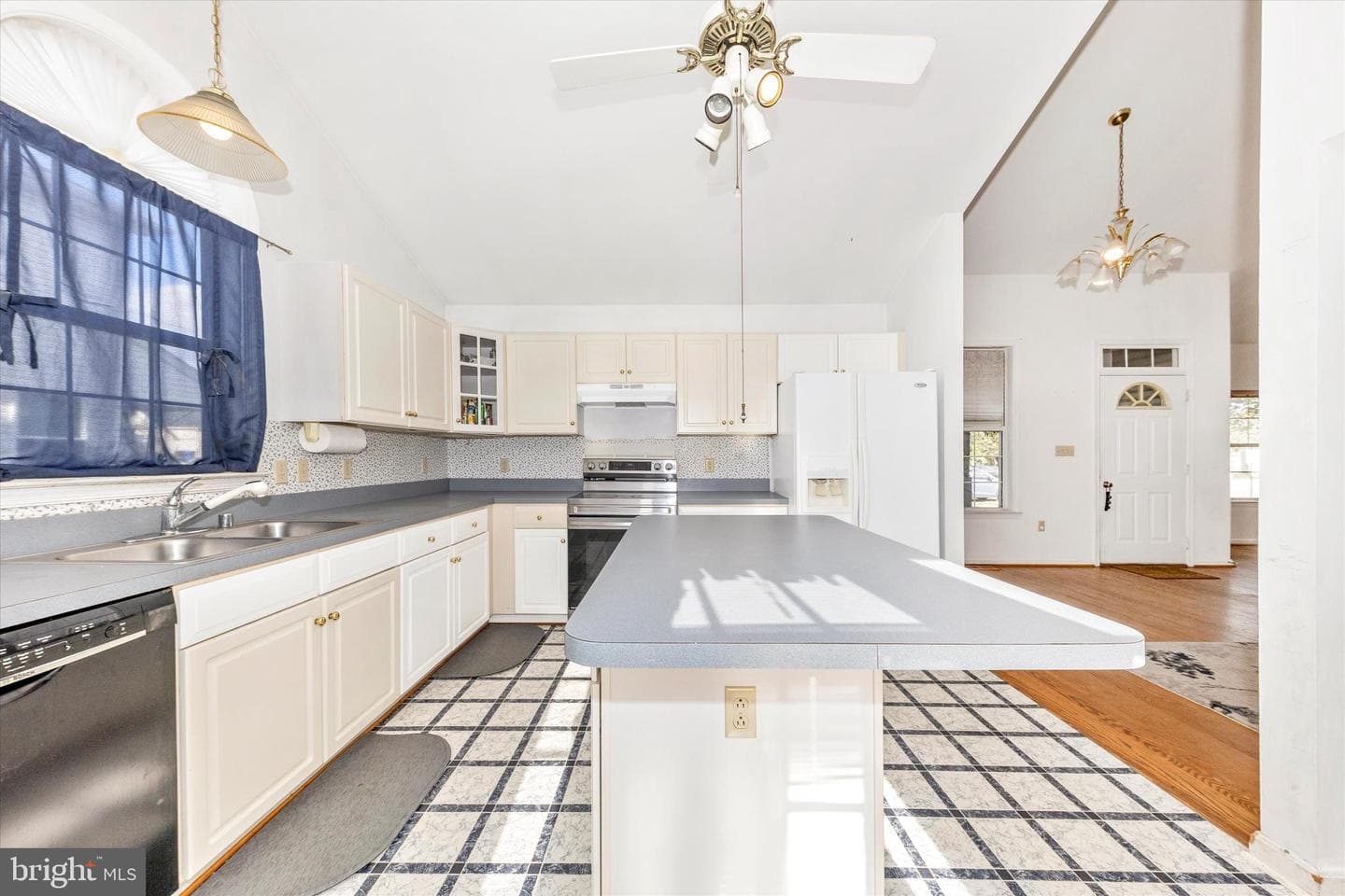 105 Ridge Avenue photo 16