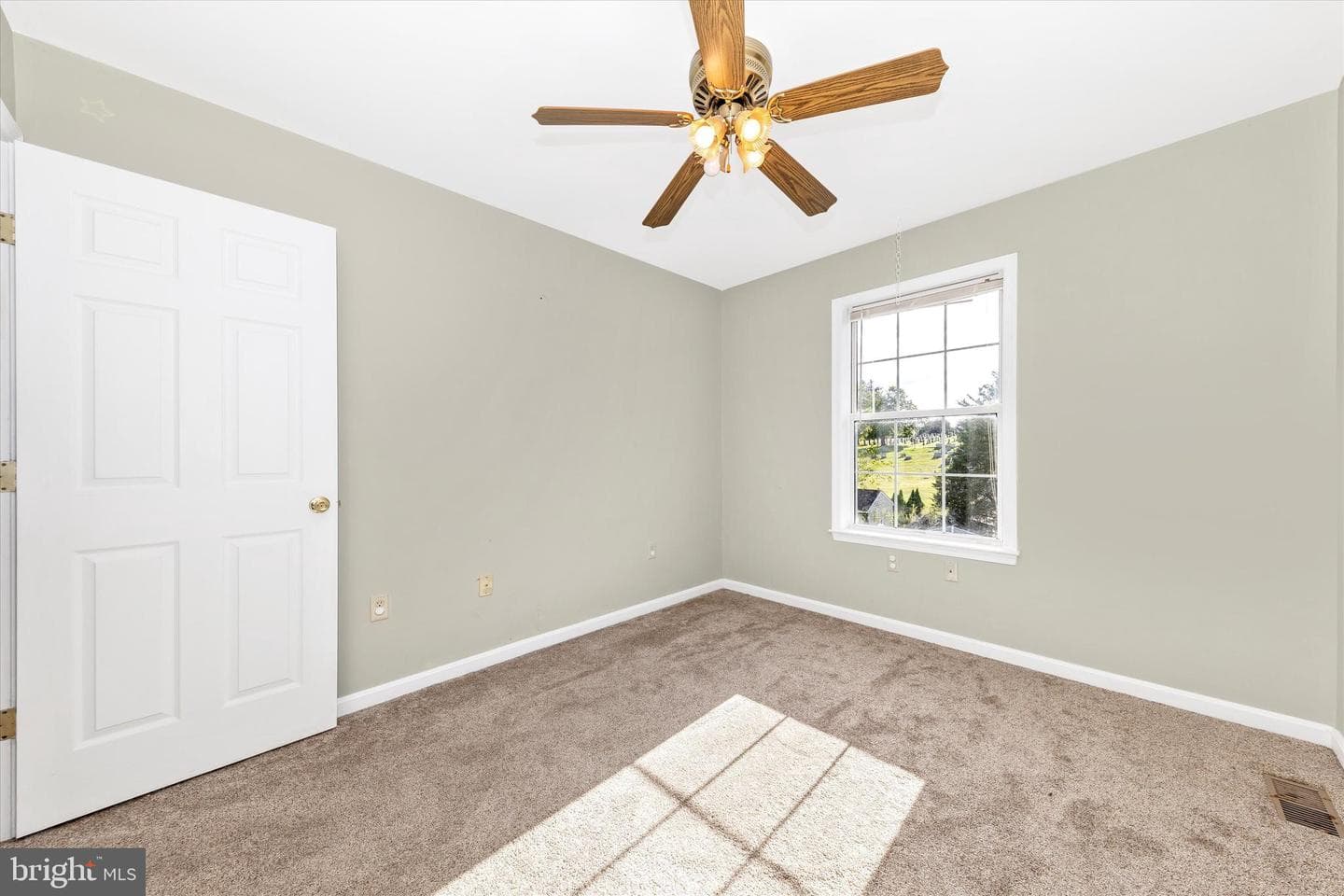 105 Ridge Avenue photo 32