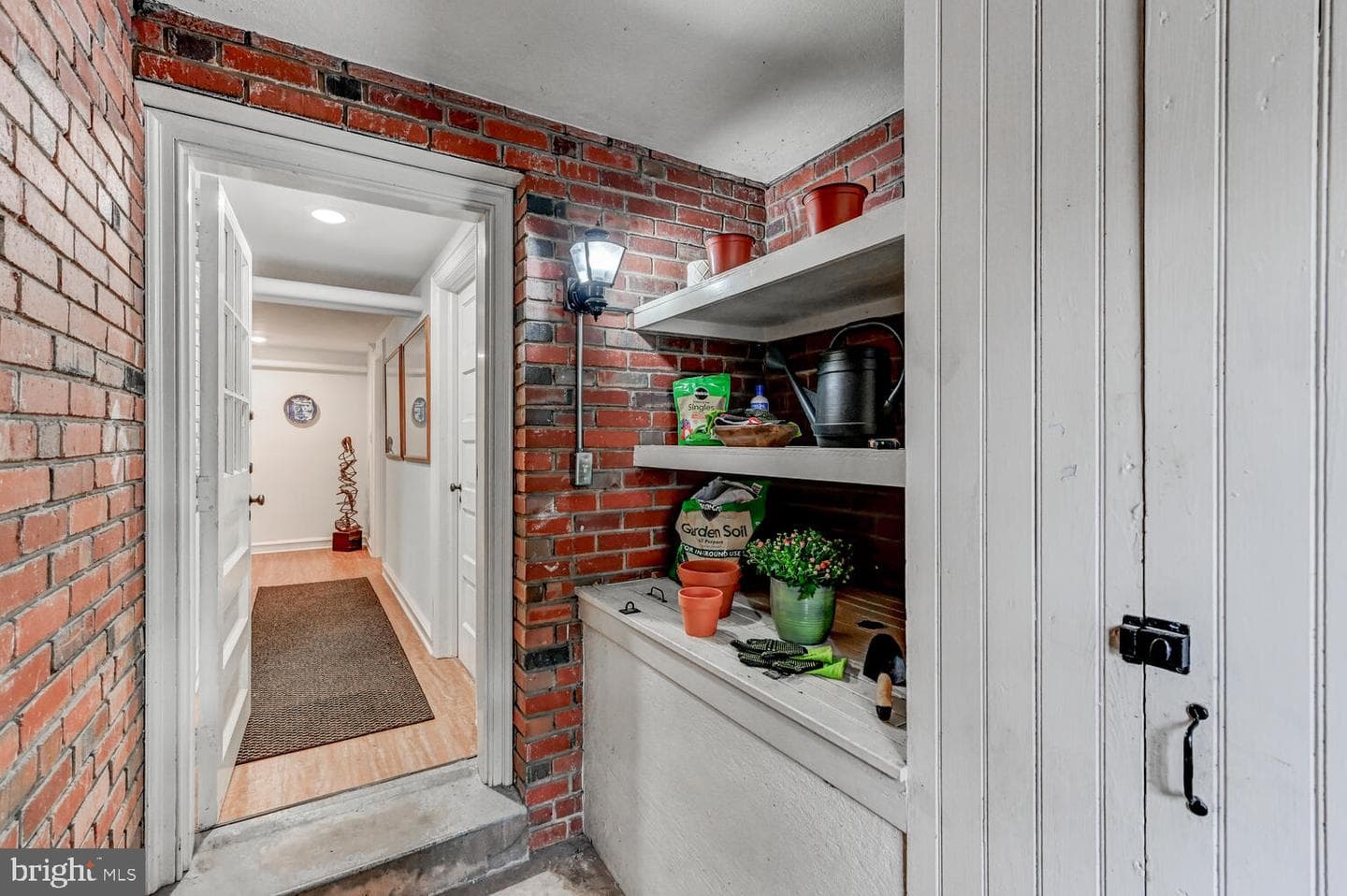 7 New Windsor Road photo 32