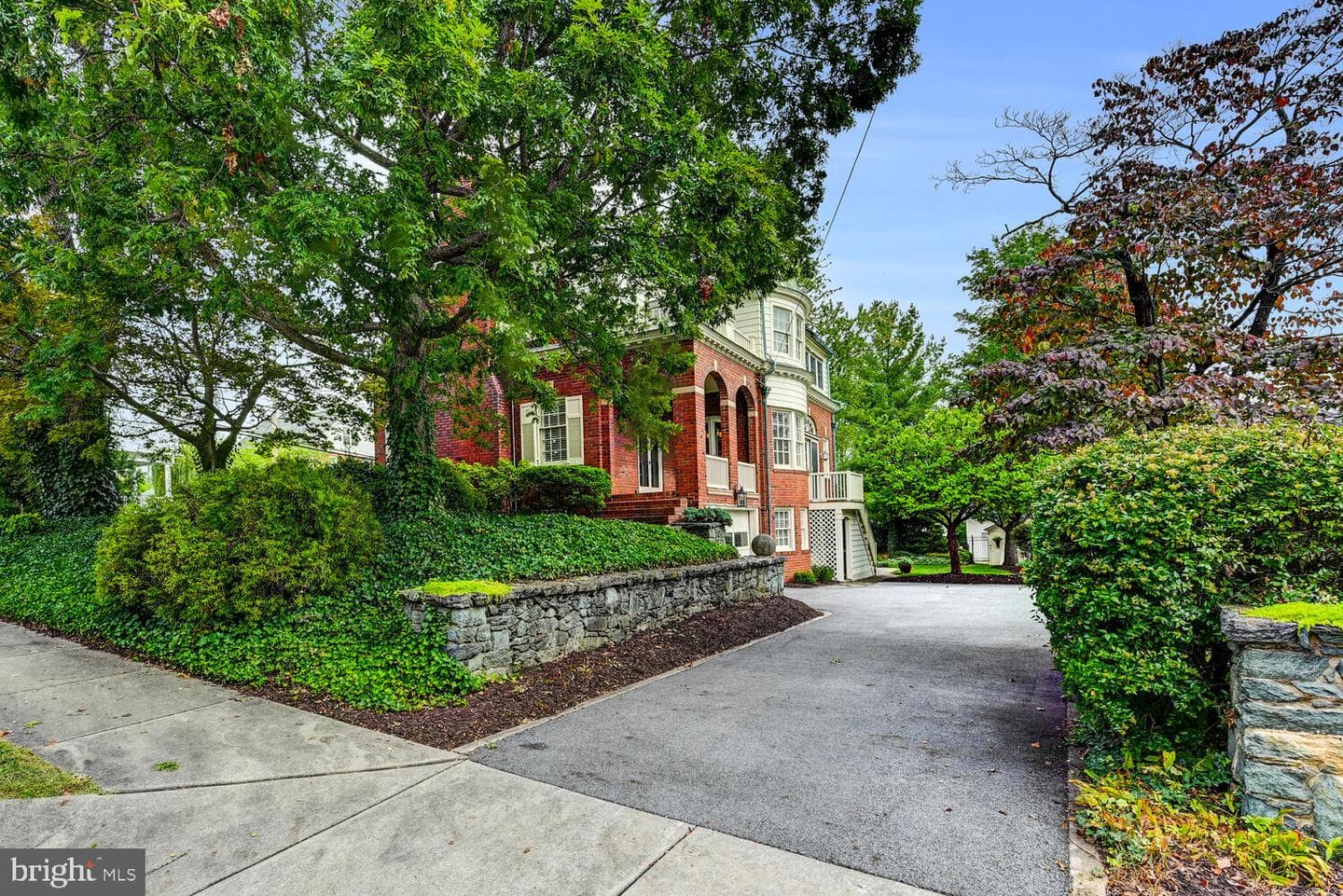 7 New Windsor Road photo 37