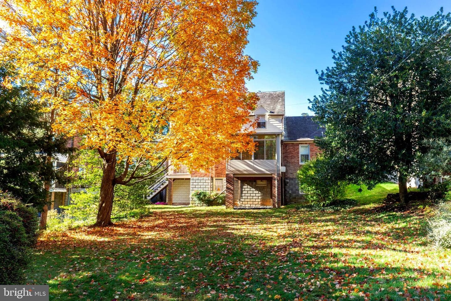 88 W Green Street photo 32