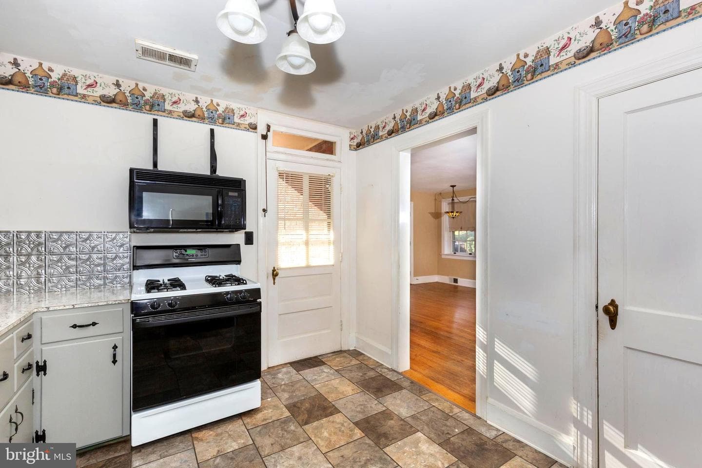 88 W Green Street photo 6