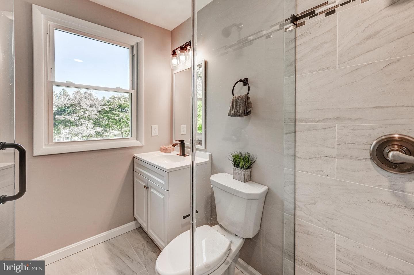 2411 Clydesdale Road photo 33
