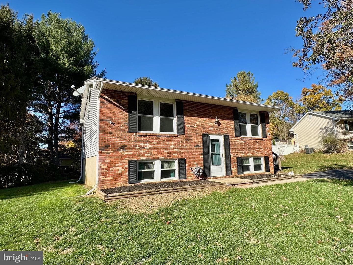 1625 Andylin Way photo 2