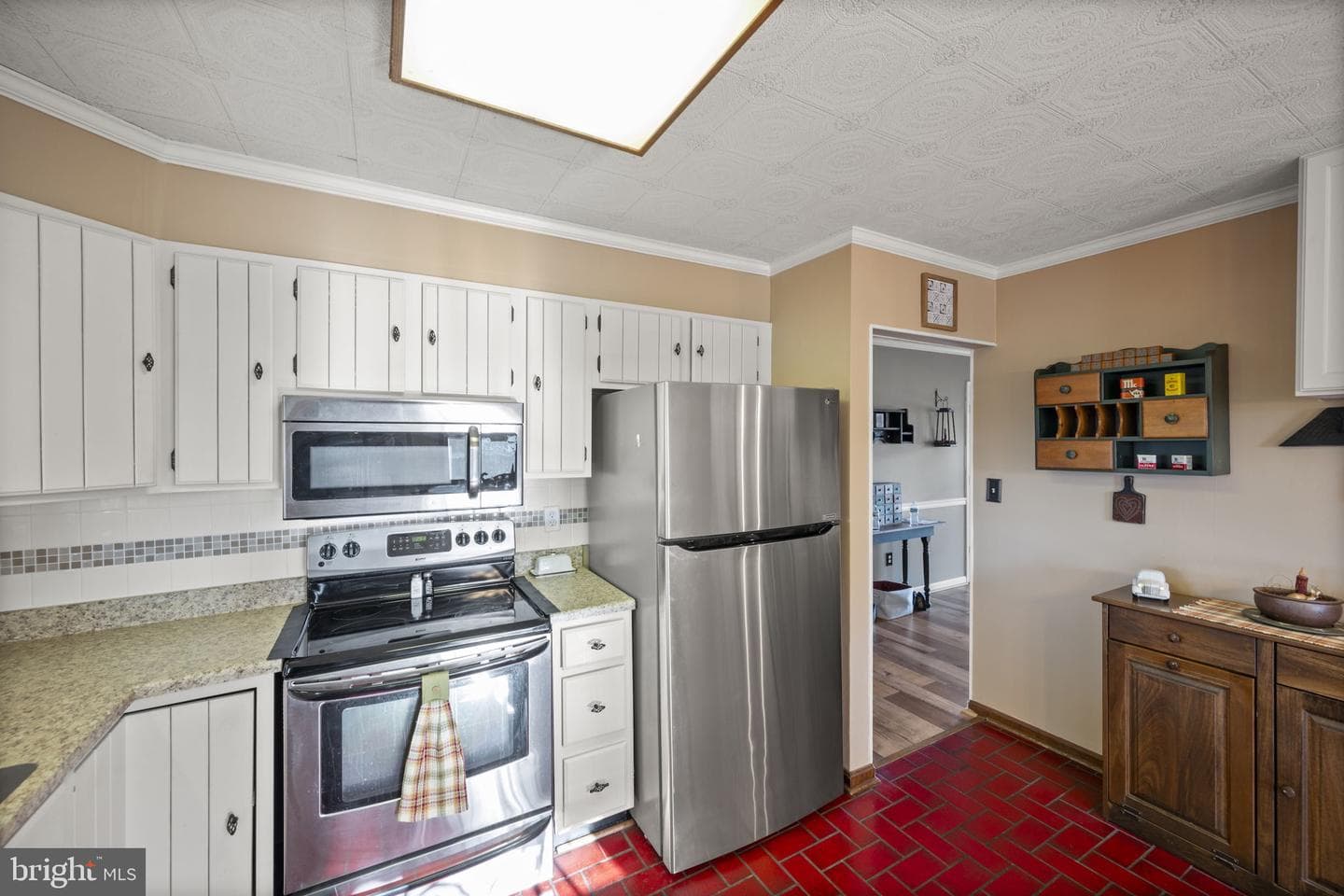 418 London Court photo 12