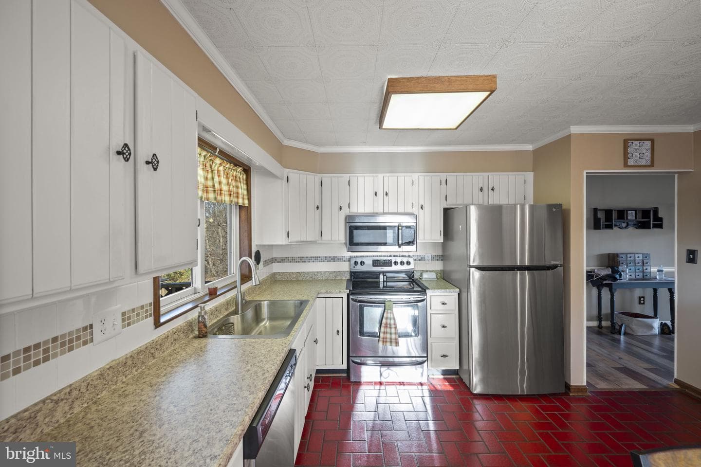 418 London Court photo 13