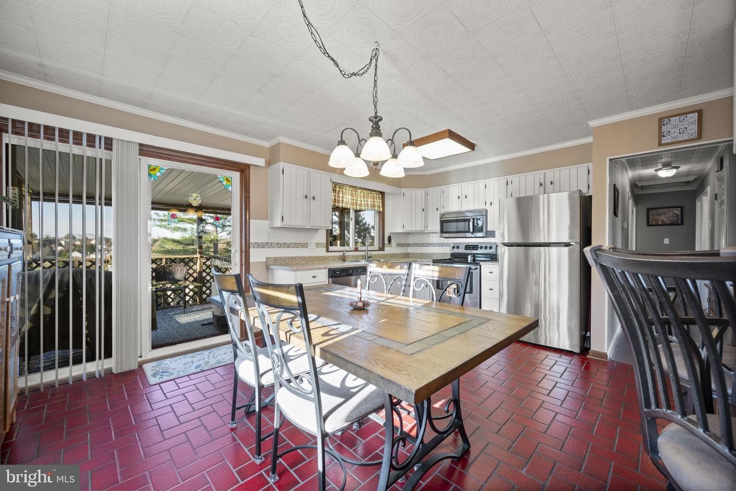 418 London Court photo 18