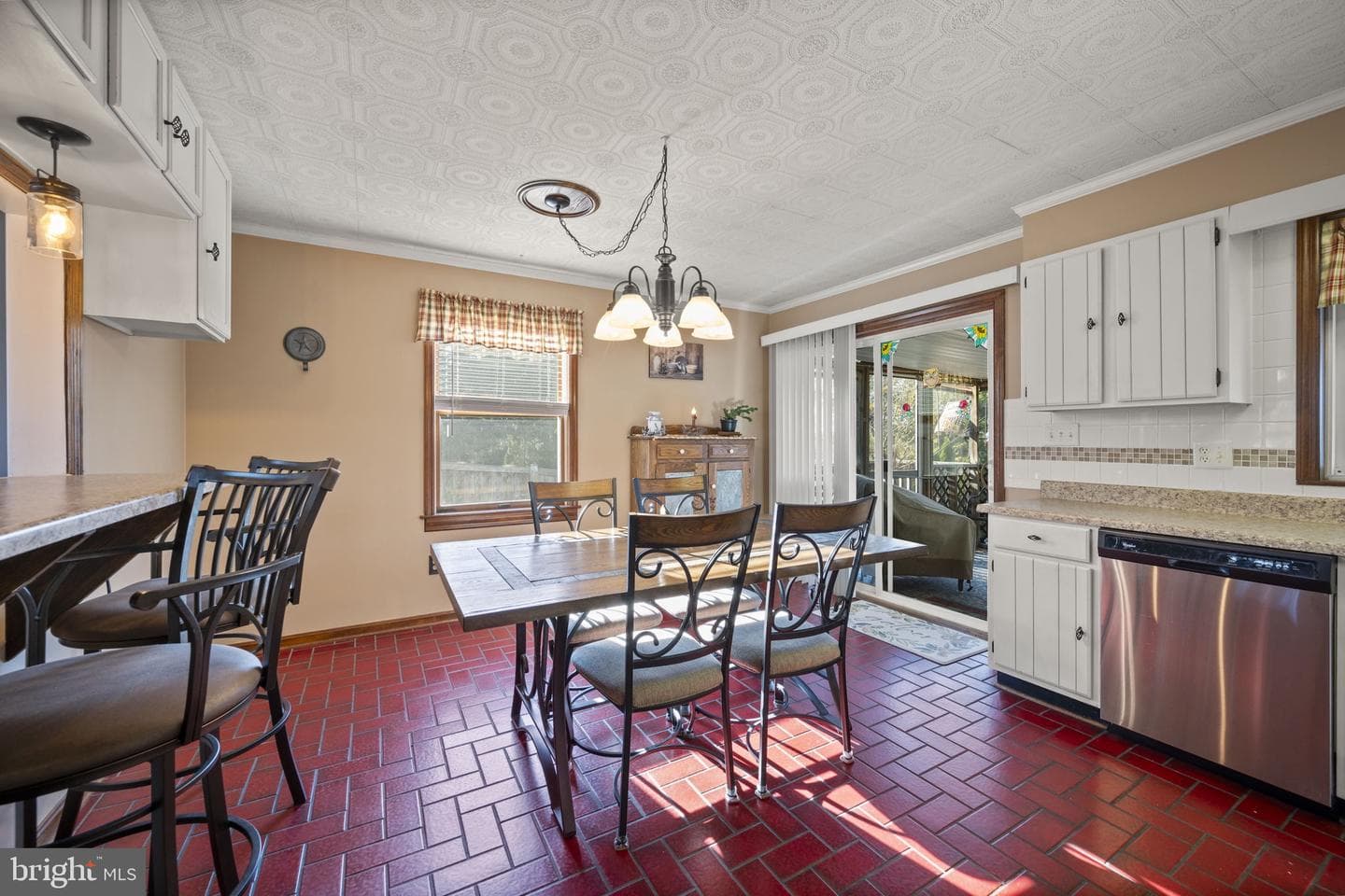 418 London Court photo 19