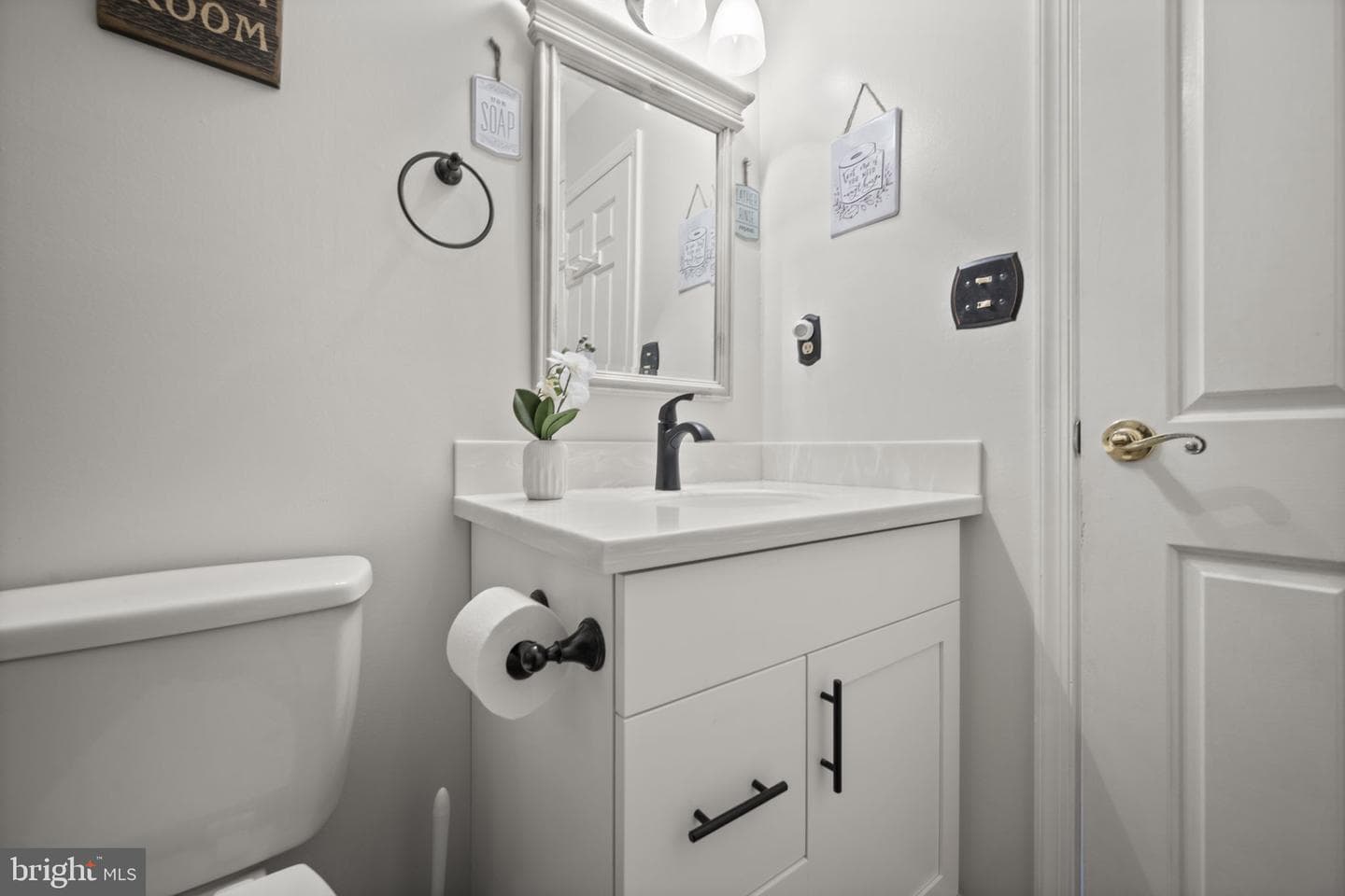 418 London Court photo 23