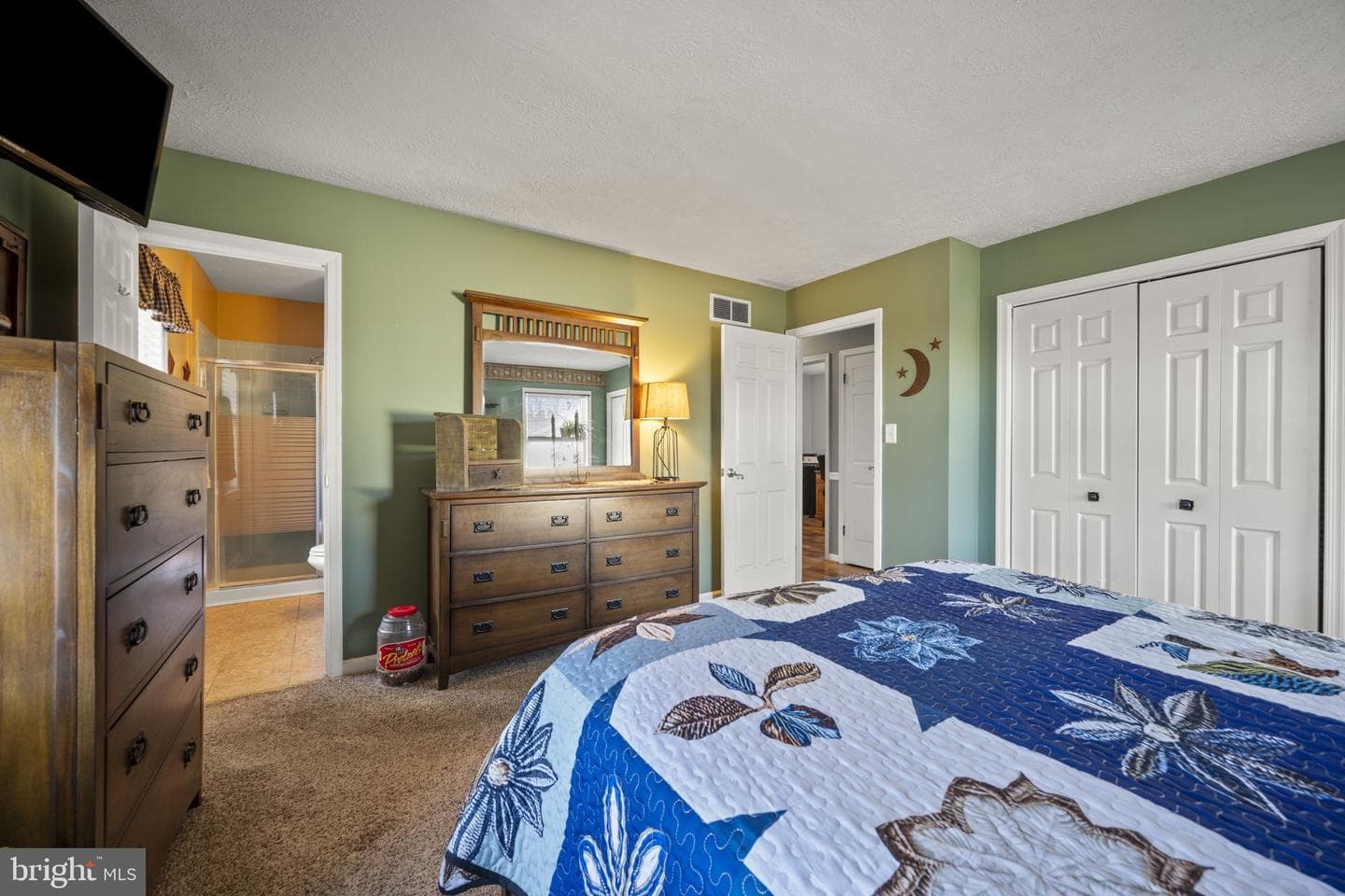 418 London Court photo 27