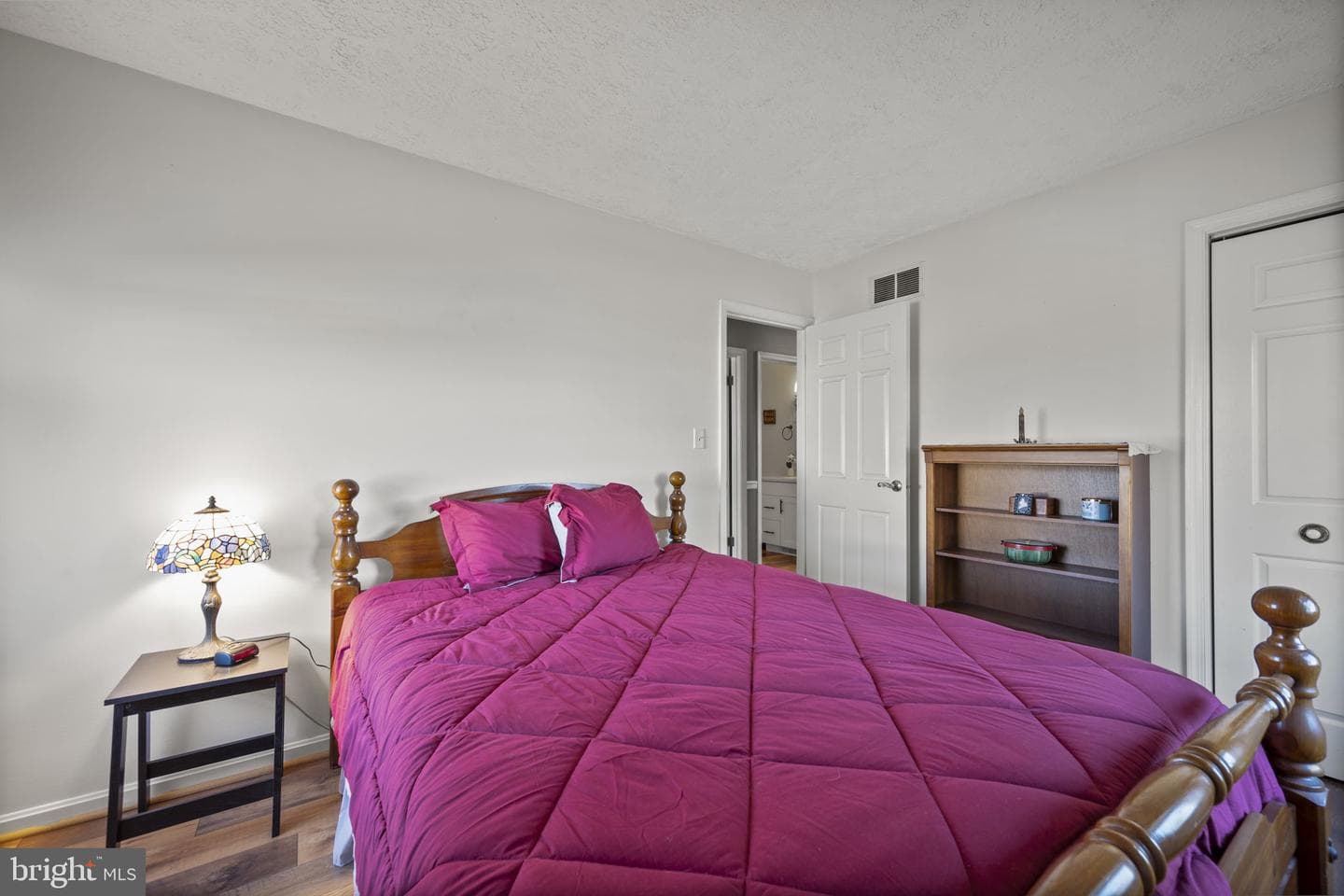 418 London Court photo 30