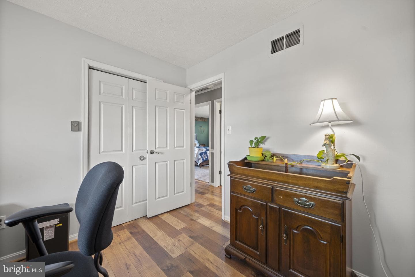 418 London Court photo 34