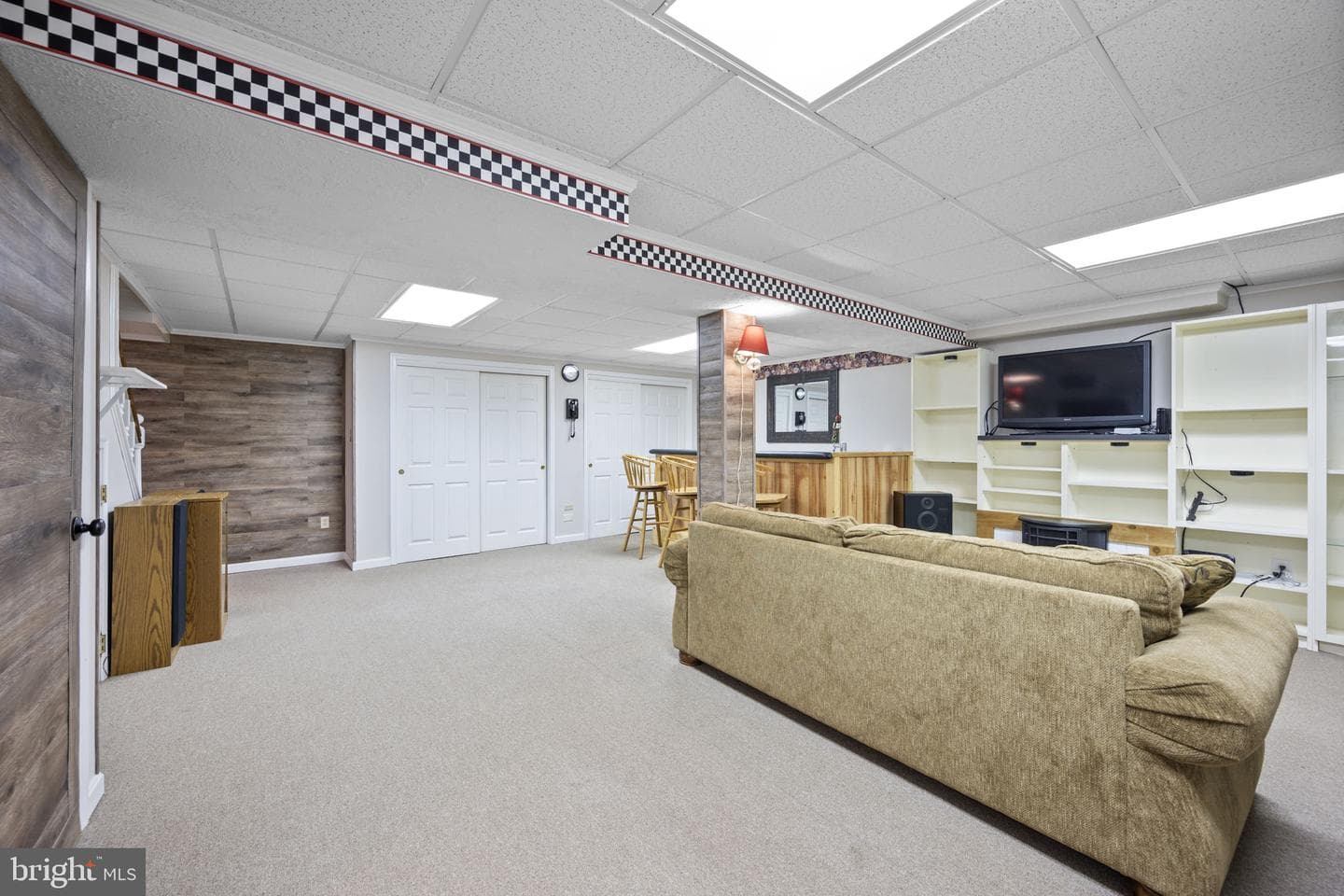 418 London Court photo 37