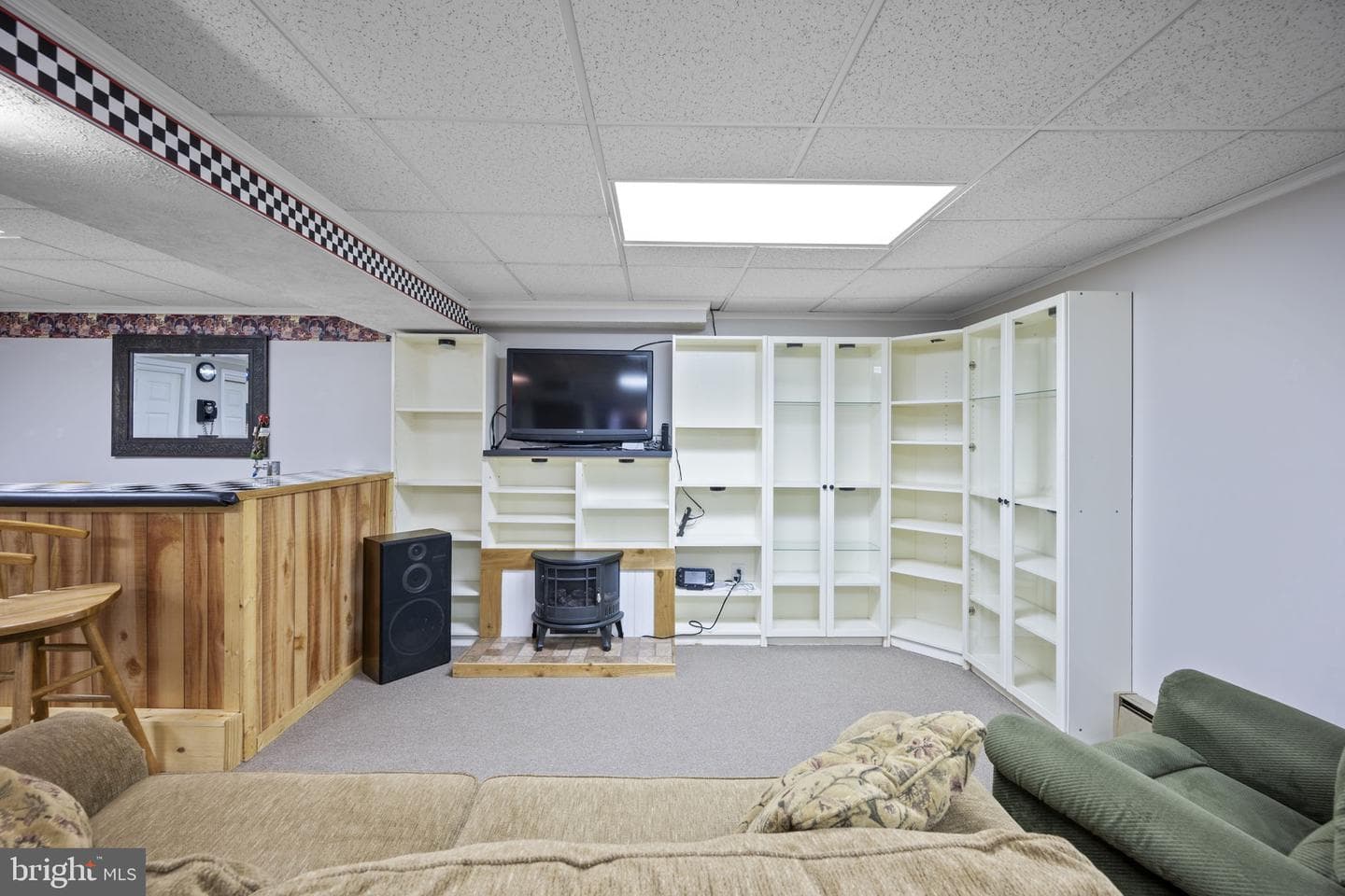 418 London Court photo 40