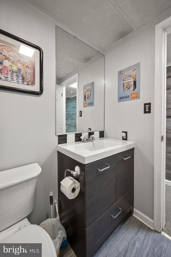 418 London Court photo 41