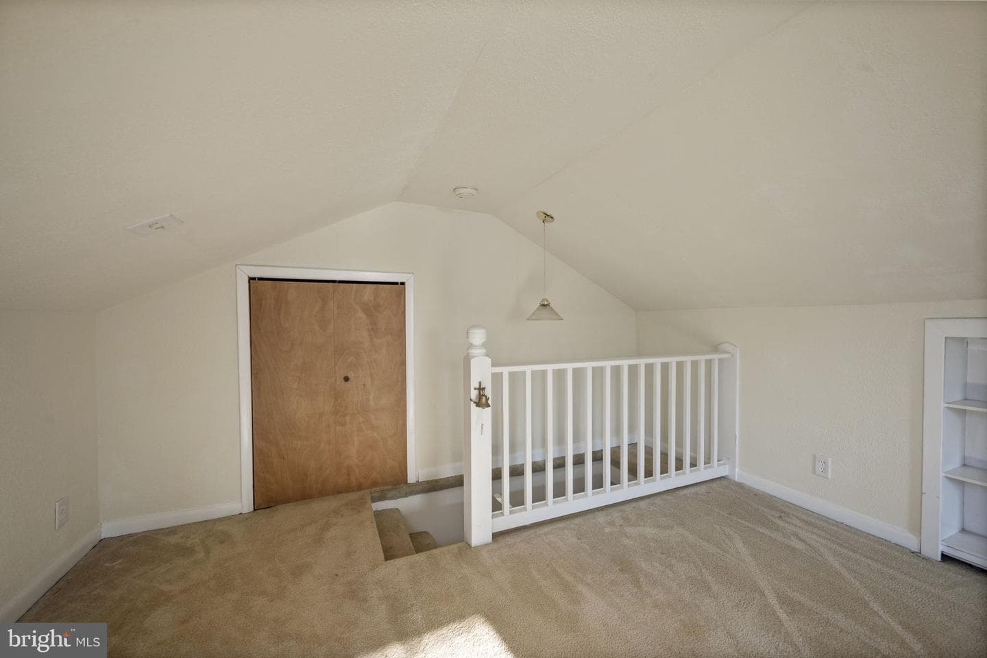 418 London Court photo 45