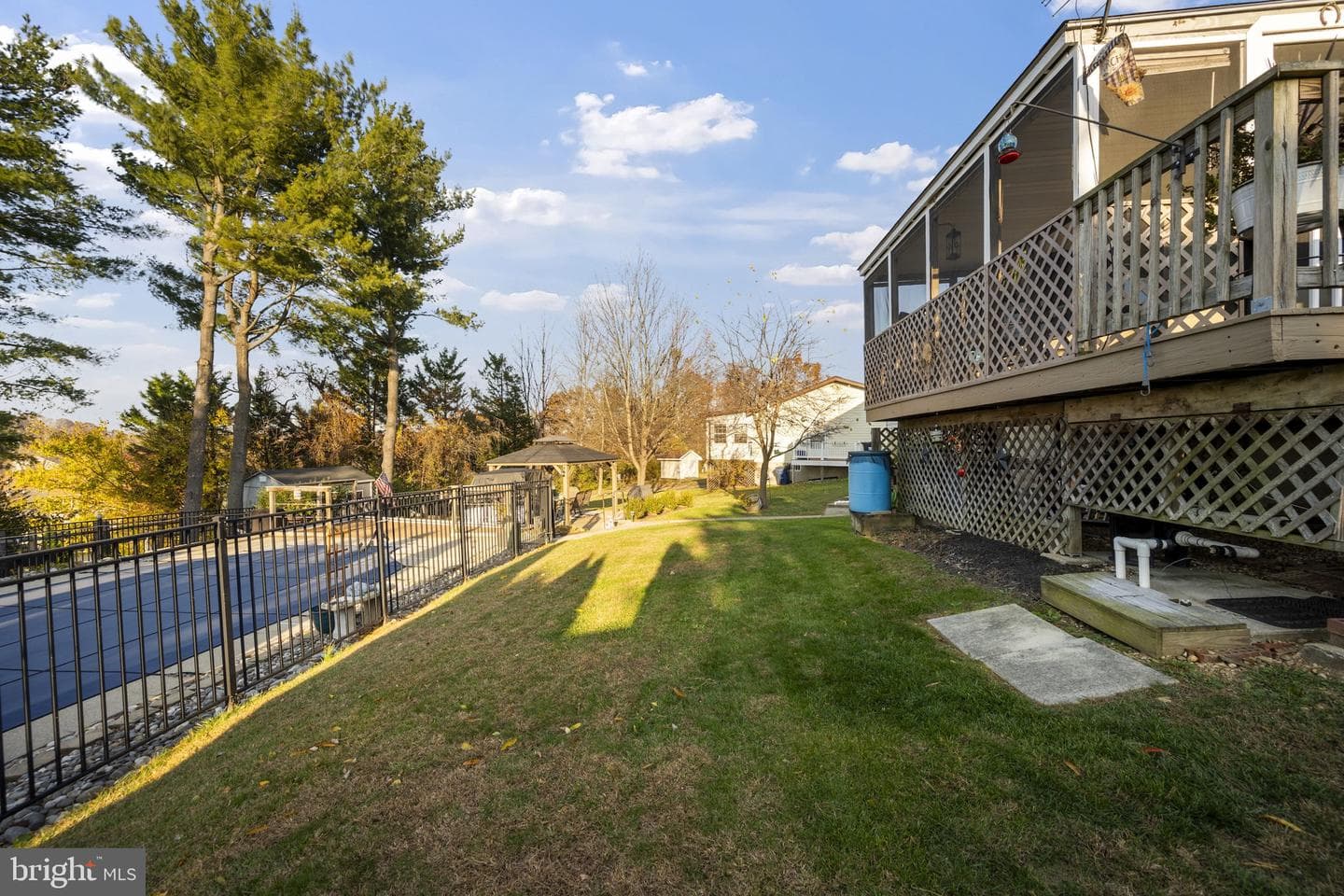 418 London Court photo 49