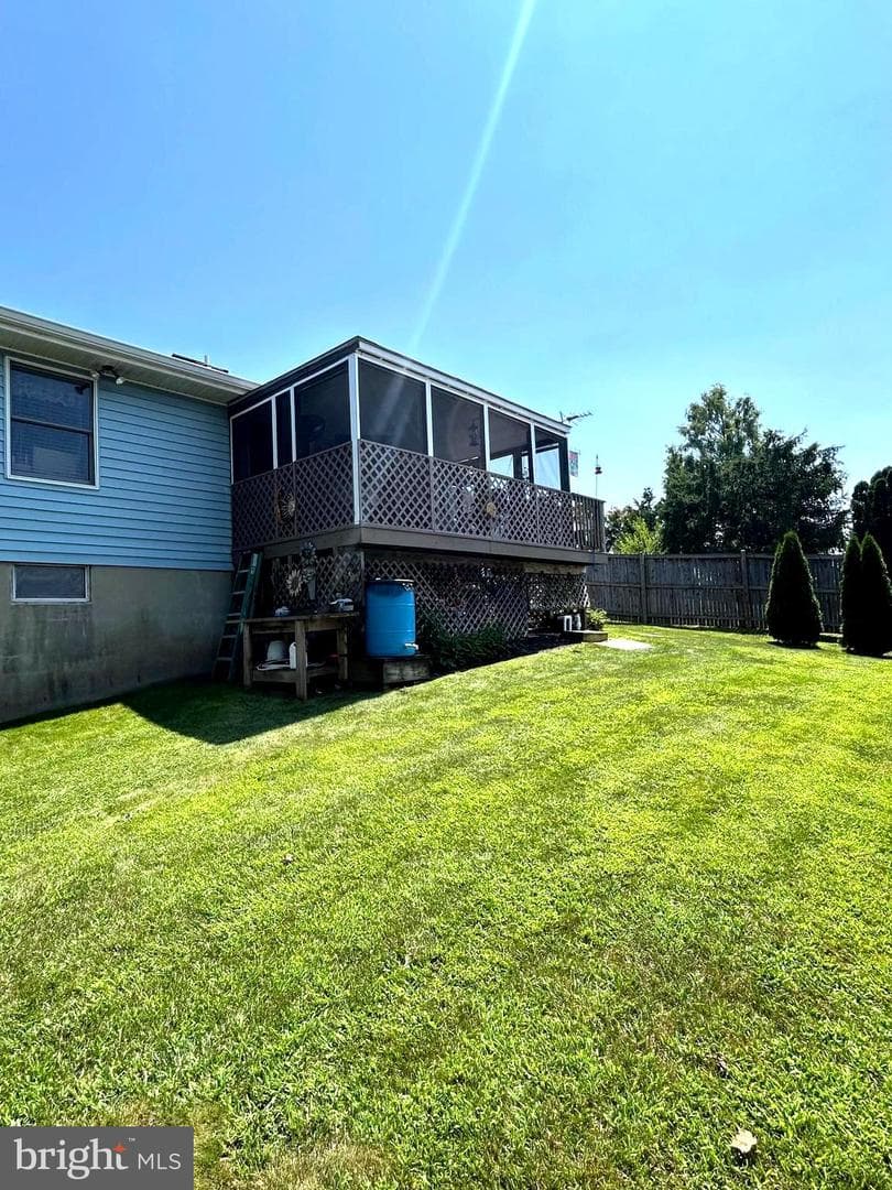 418 London Court photo 50
