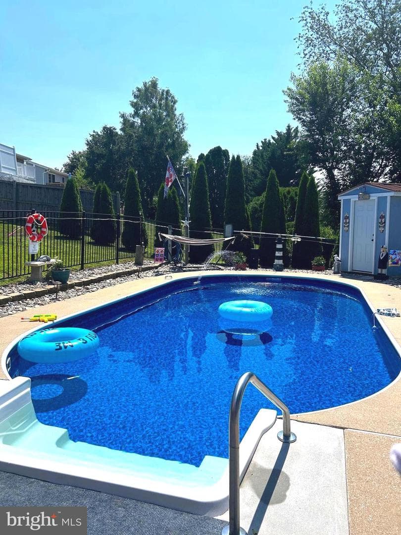 418 London Court photo 53
