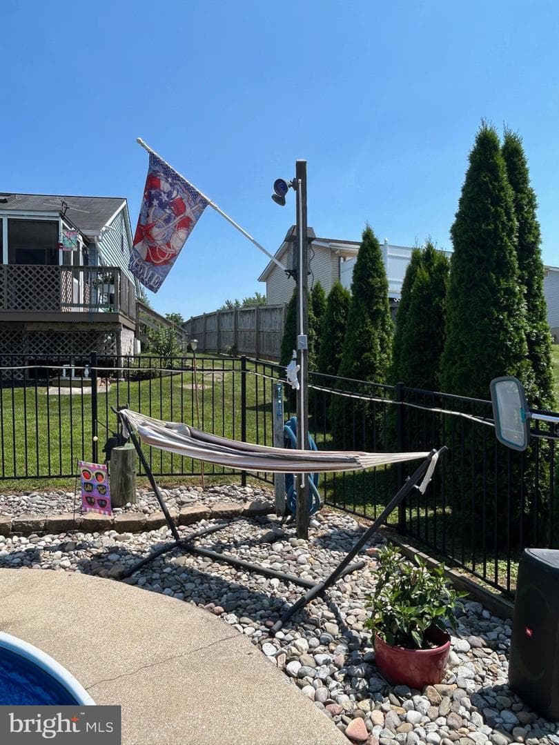 418 London Court photo 55