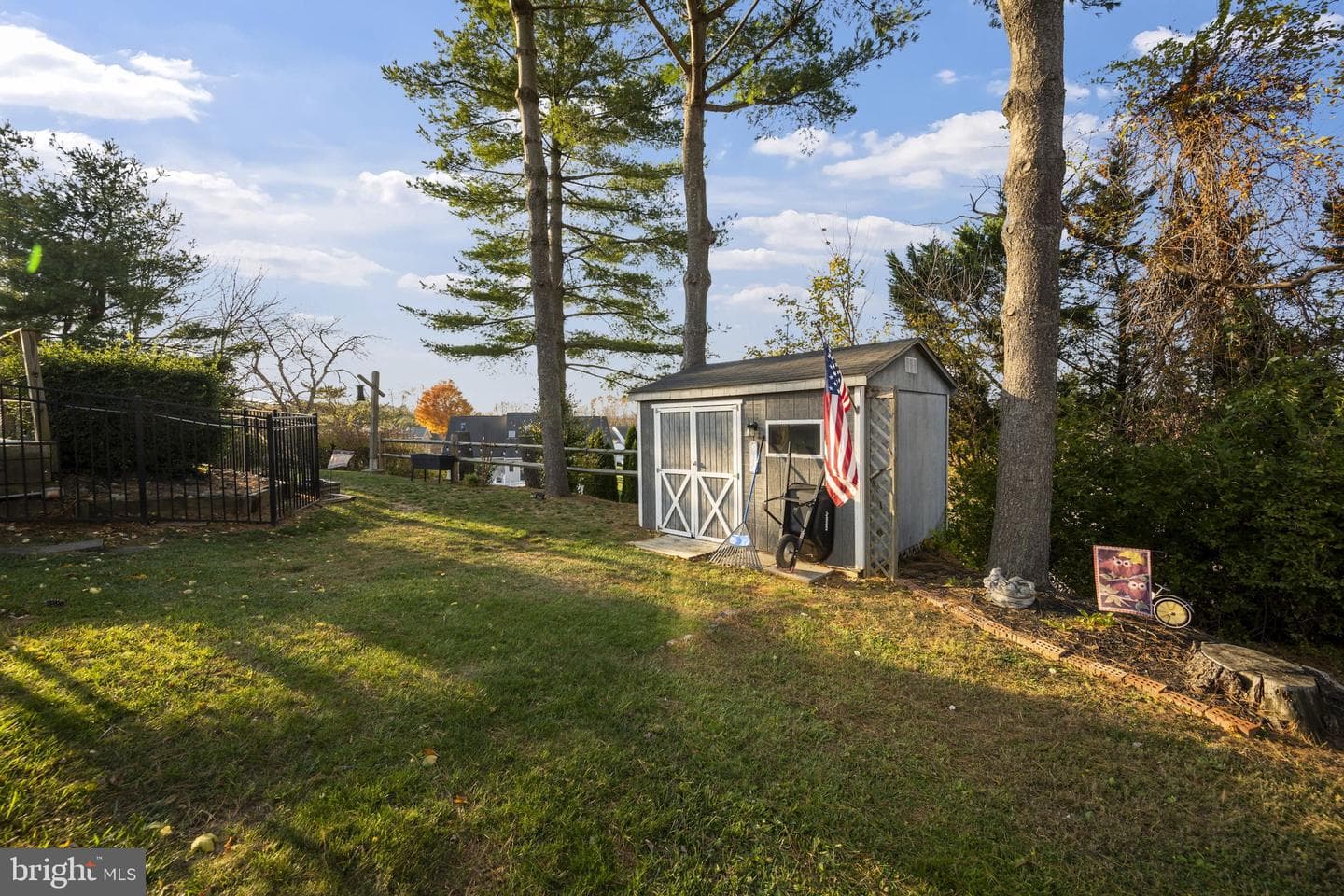418 London Court photo 63