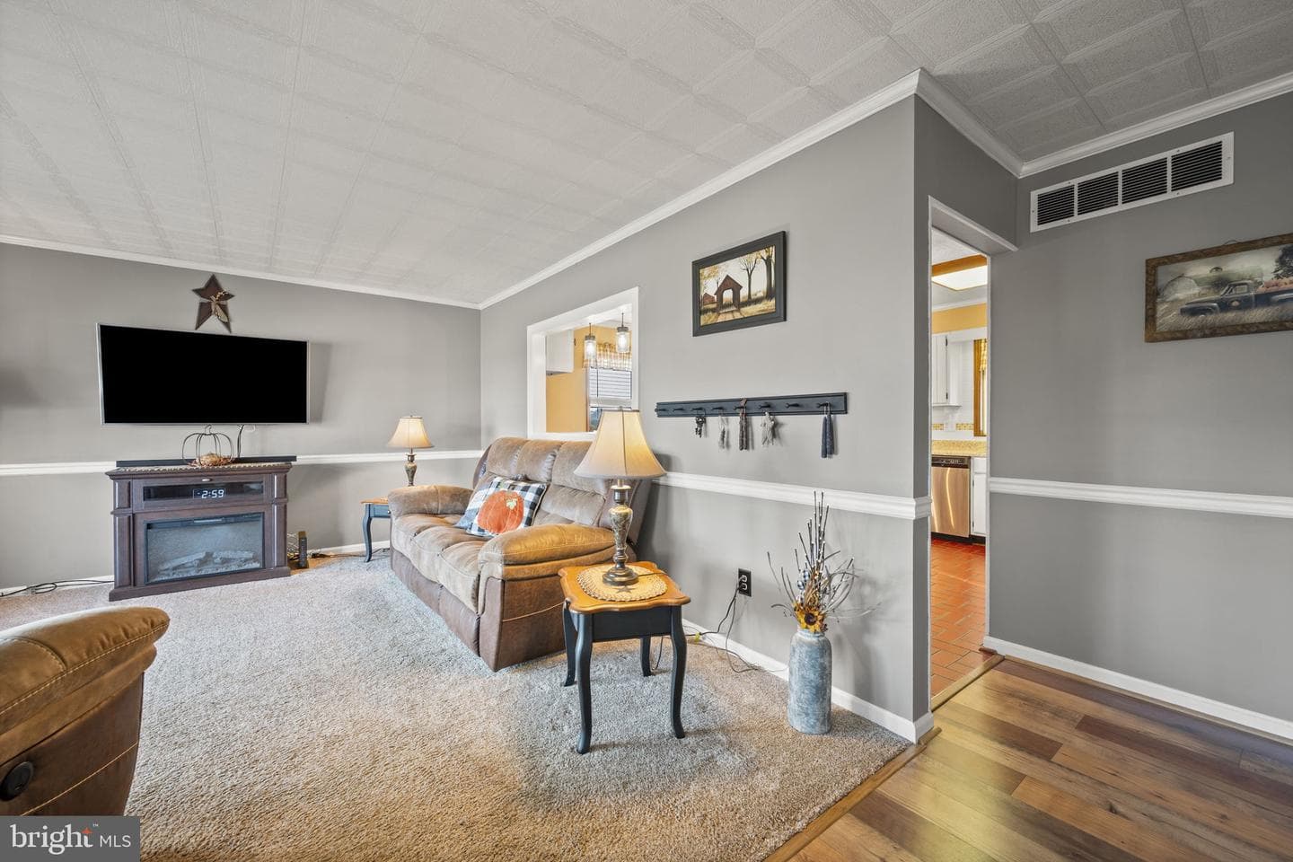 418 London Court photo 8