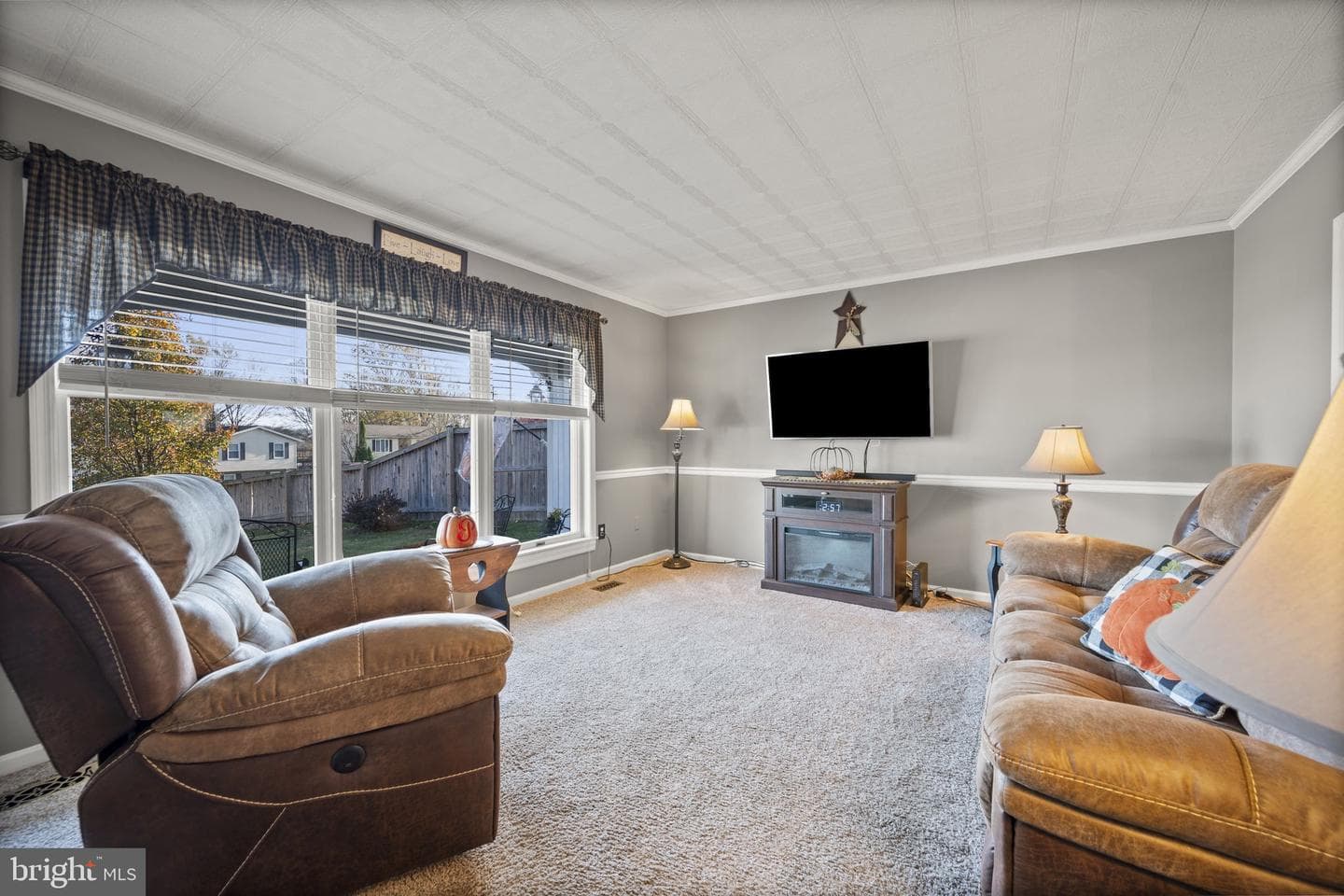 418 London Court photo 9