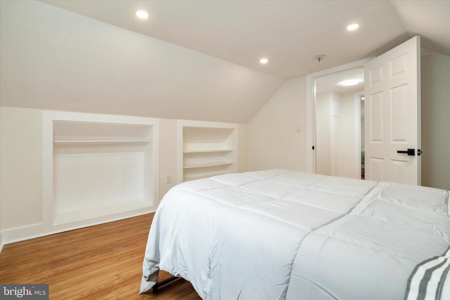 36 E George Street photo 24