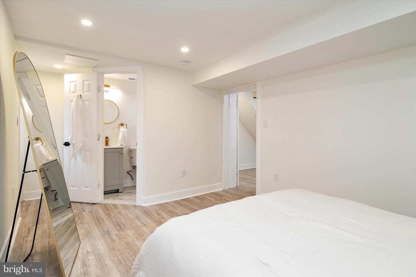 36 E George Street photo 29