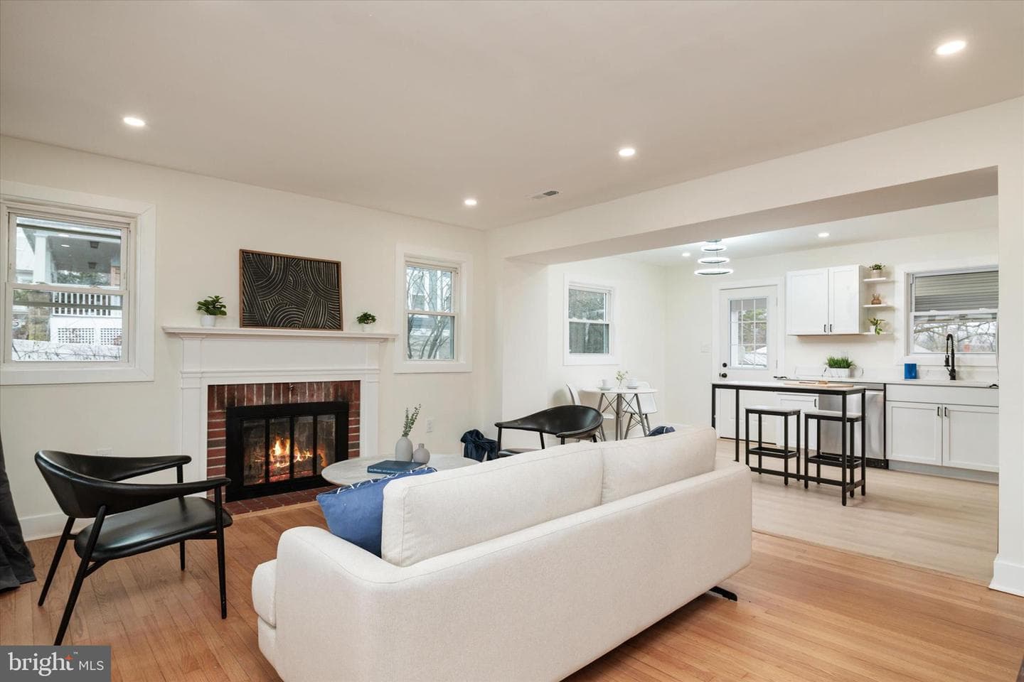 36 E George Street photo 4