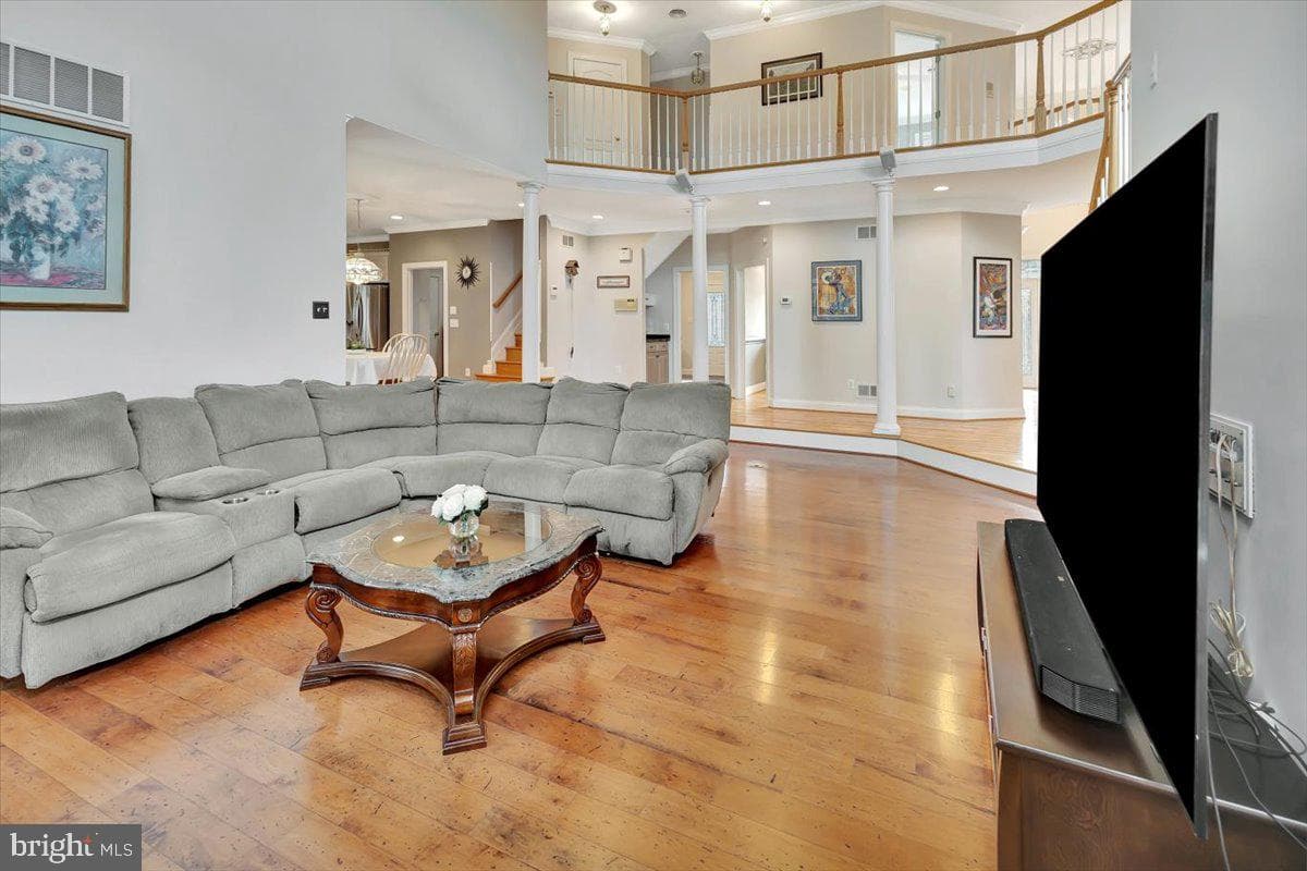 615 Thornbury Court photo 23