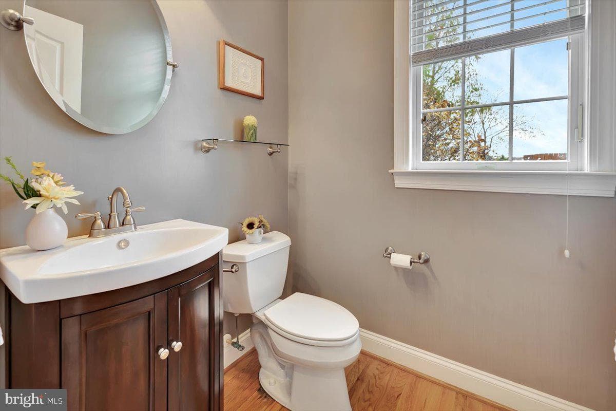 615 Thornbury Court photo 37
