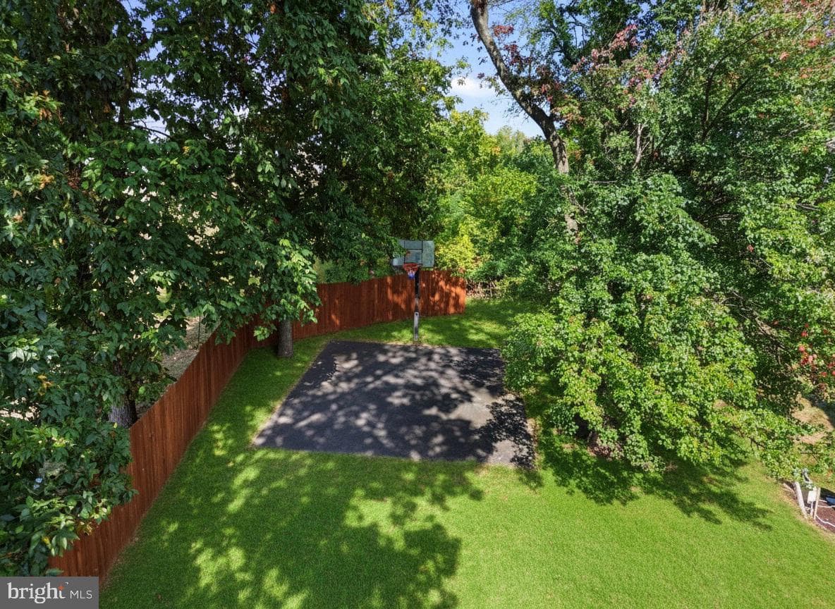 615 Thornbury Court photo 4