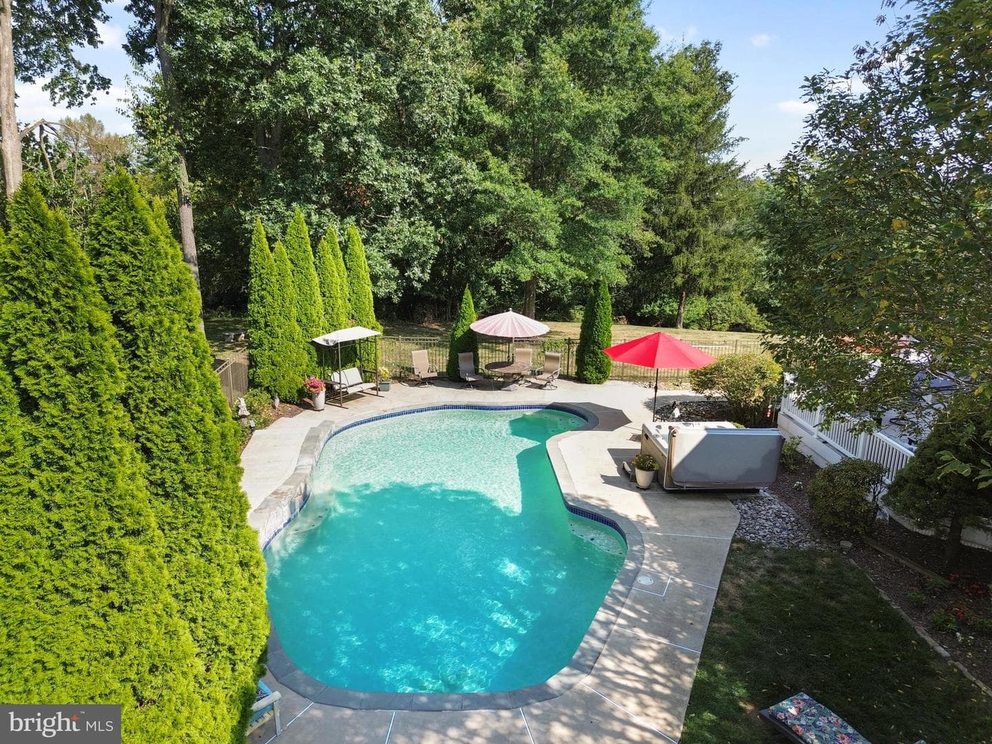 615 Thornbury Court photo 68
