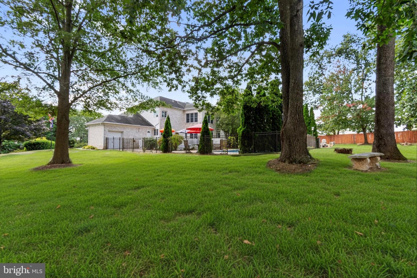 615 Thornbury Court photo 76