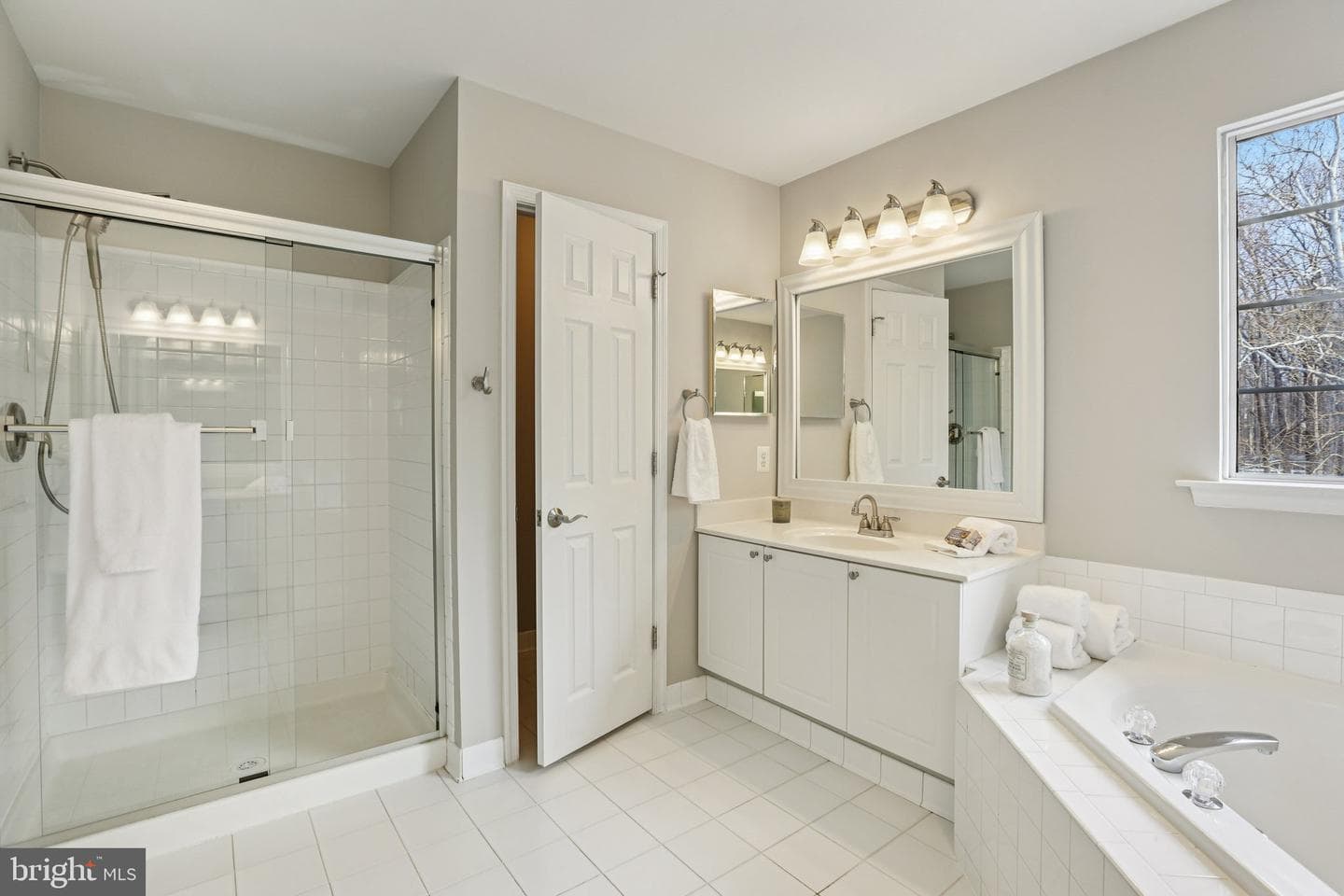 822 Mayfair Way photo 32