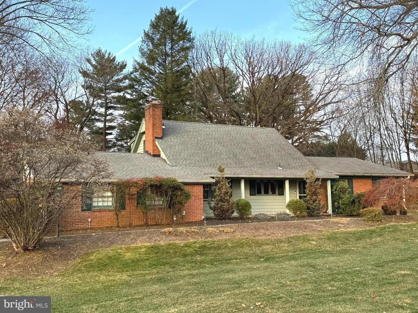 642 Denton Drive N photo 2