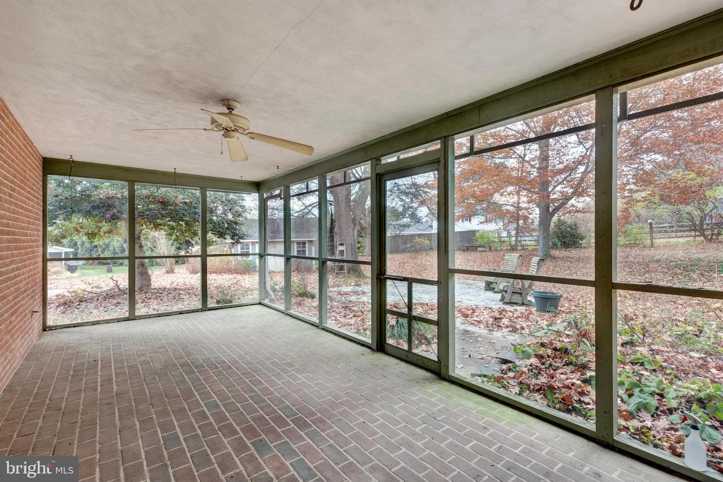 642 Denton Drive N photo 20