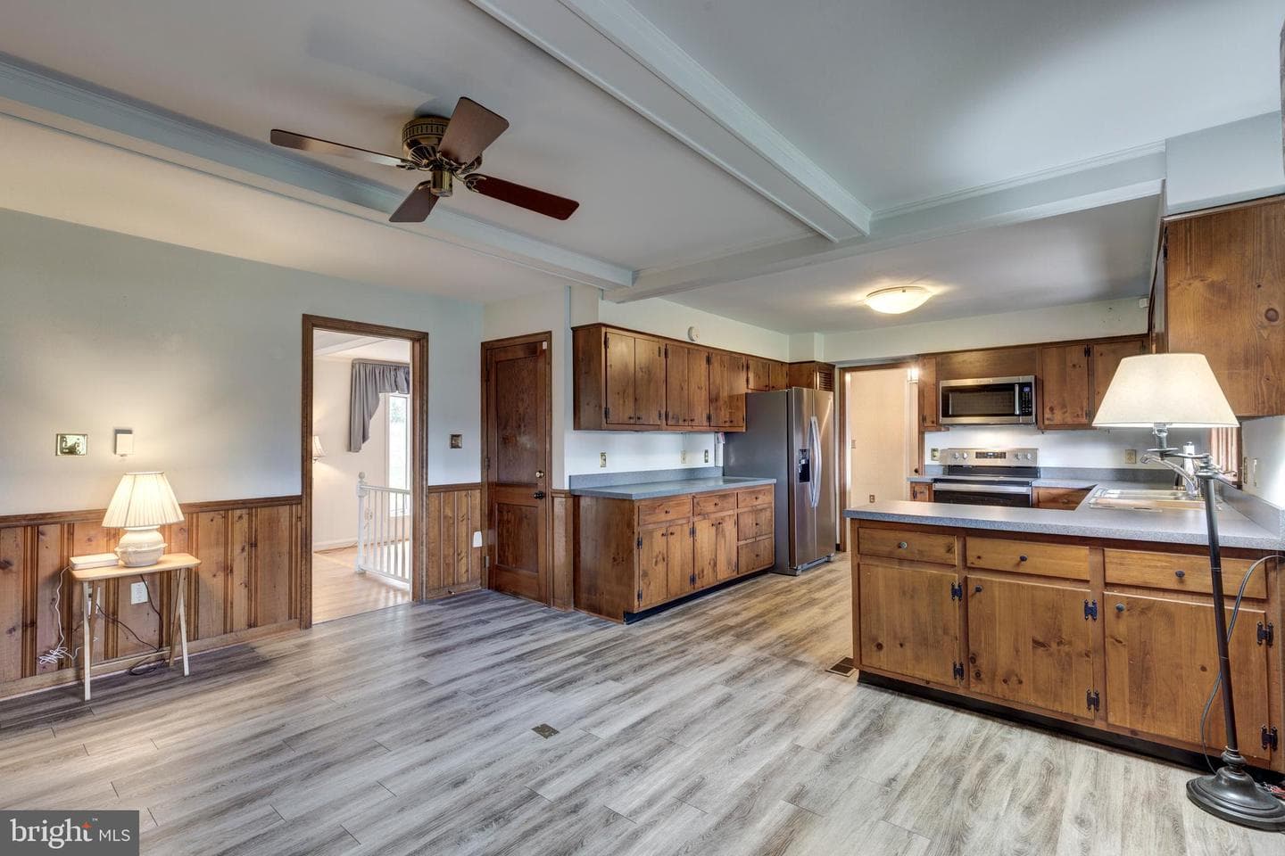 642 Denton Drive N photo 23